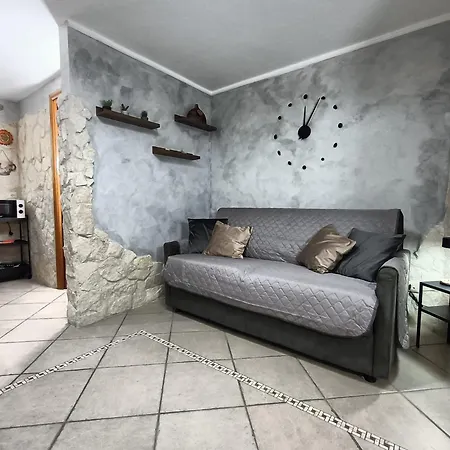 Scotti House نابولي